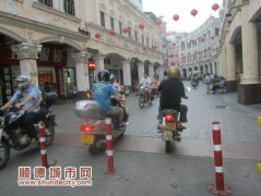 獨(dú)家關(guān)注：步行街保安為何集體挨餓？