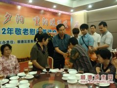 天涼心暖，25萬元慰問500多名特困老人