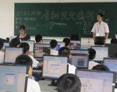 學(xué)生比賽網(wǎng)上踢足球、網(wǎng)上滅火
