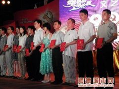 社區民警把工作搬上舞臺，為黨慶生日