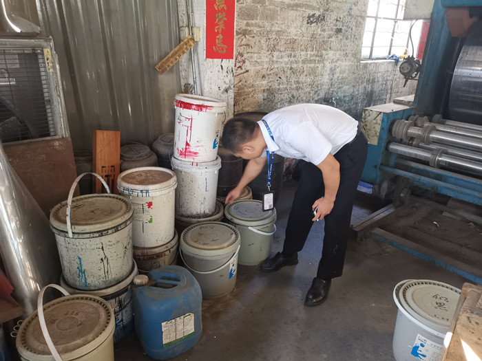 北滘多部門聯(lián)合行動，封停兩家違法違規(guī)企業(yè)